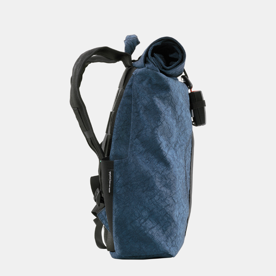 Airpaq Rolltop Blau von der Seite