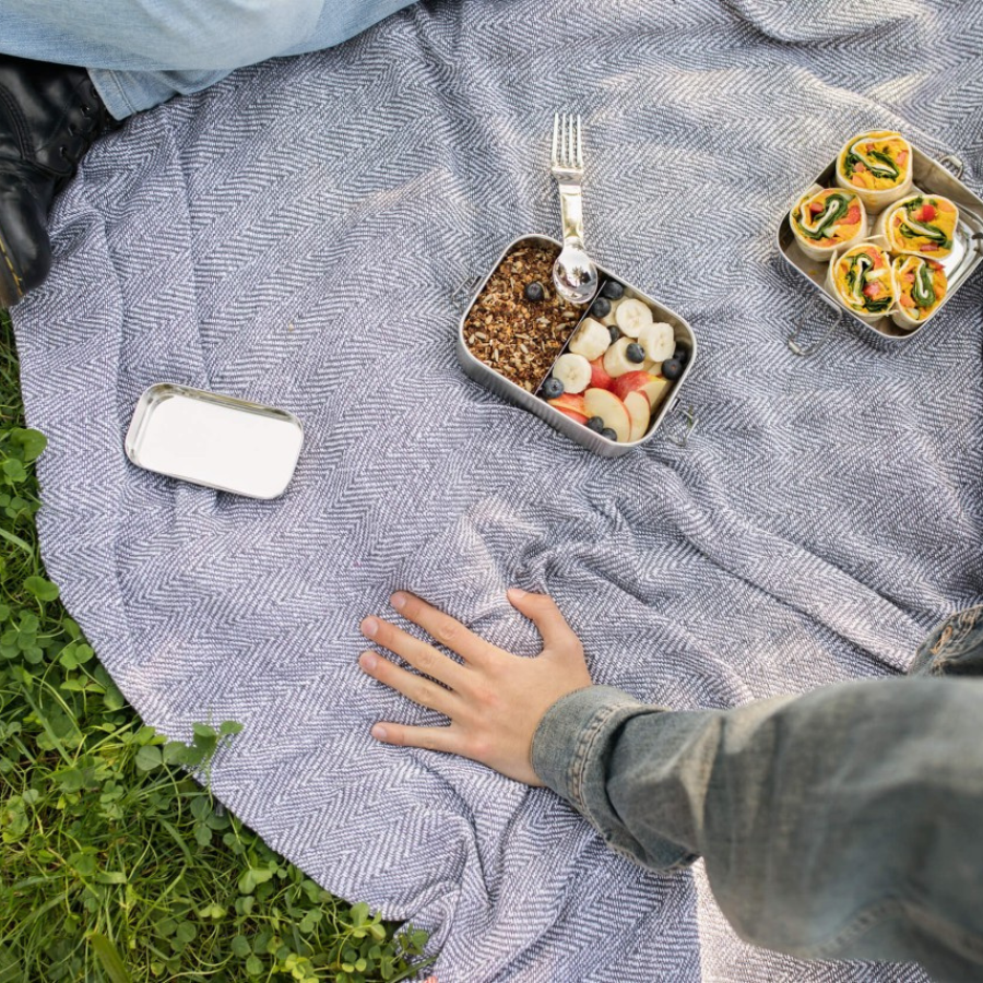 ECO Brotbox Yogi Box+ mit Obst und Müsli und eine mit Wraps