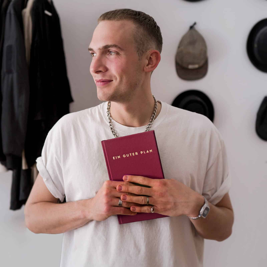 Person hält ein guter Plan in den Händen
