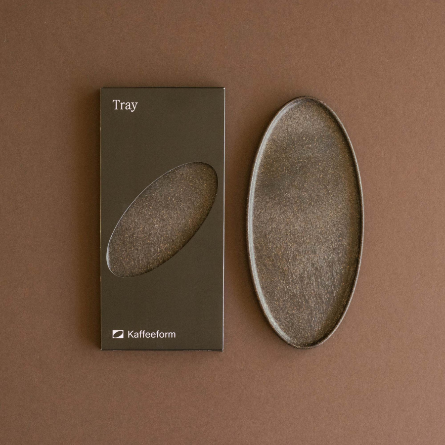 Kaffeeform Tray – Dekotablett Coffee vor dunklem Hintergrund