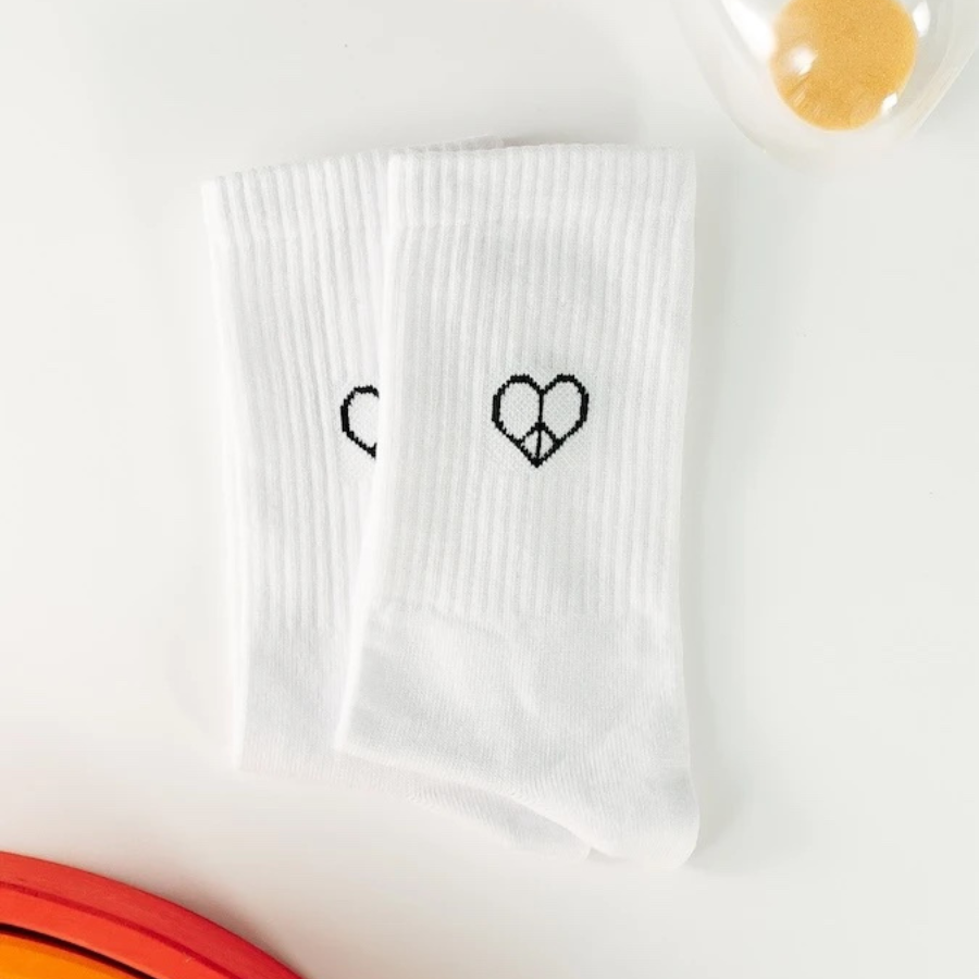 Statementsocken von arrel love & peace zusammengefaltet