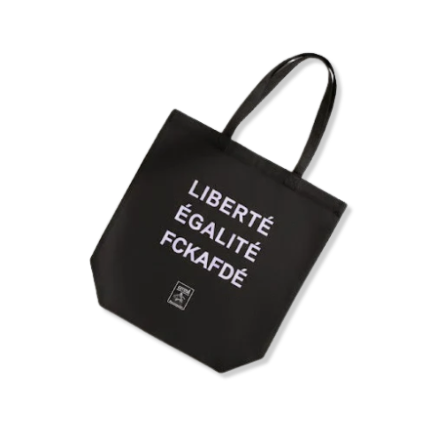 Tote Bag – LIBERTÉ ÉGALITÉ FUCK AFD von arrel. Schwarz mit hell-lila Schrift vor weißem Hintergrund