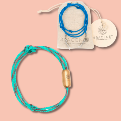 Bracenet als Beispiel für Produkte aus Meeresplastik