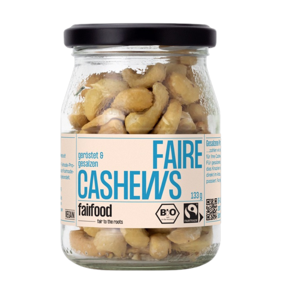 Gesalzene und geröstete Cashewkerne von fairfood im Pfandglas