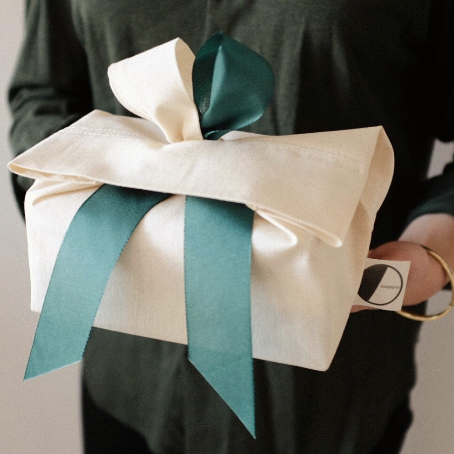 Geschenkverpackung aus Stoff (verschied. Farben)