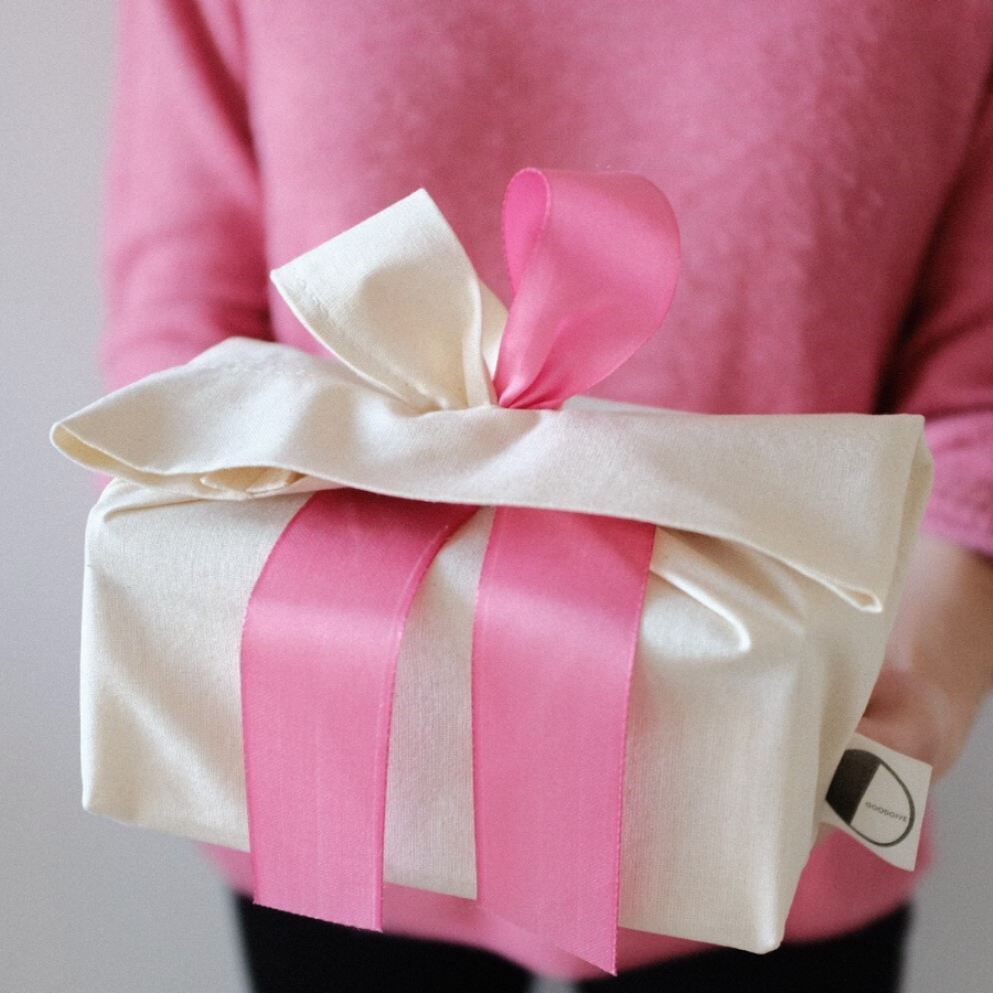 Geschenkverpackung aus Stoff (verschied. Farben)
