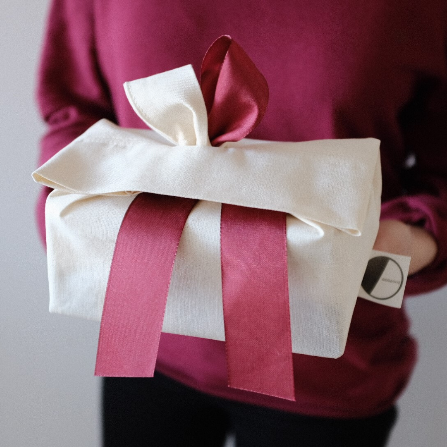 Geschenkverpackung aus Stoff (verschied. Farben)