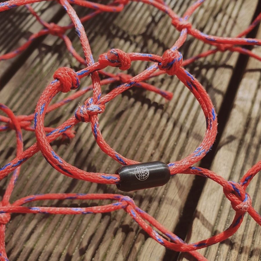 Armband Red Sea – Größenverstellbar aus Fischernetzen
