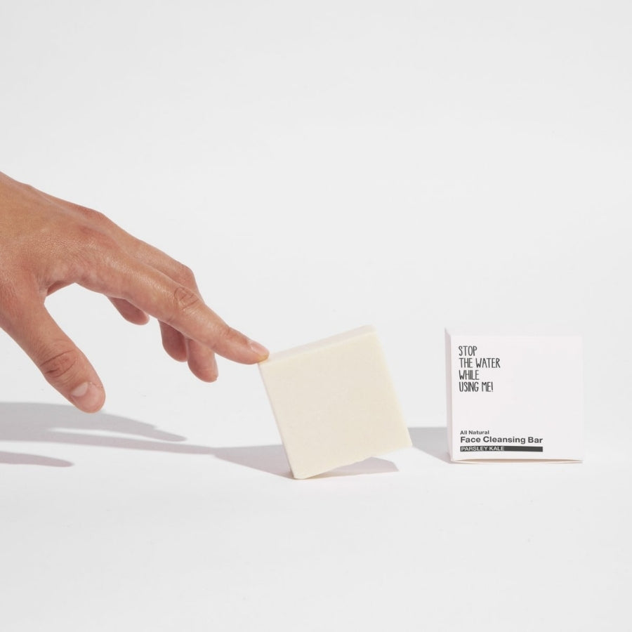 STW Face Cleansing Bar mit Verpackung und Hand