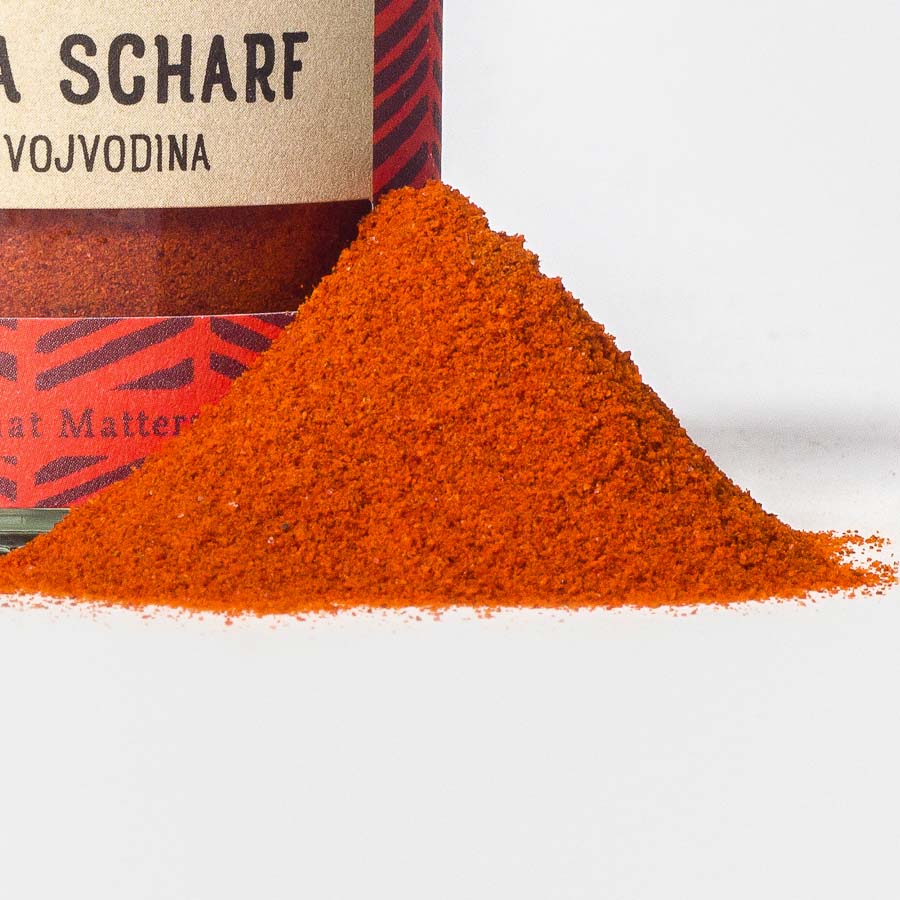 Schwarfe Paprika Gewürzhäufchen
