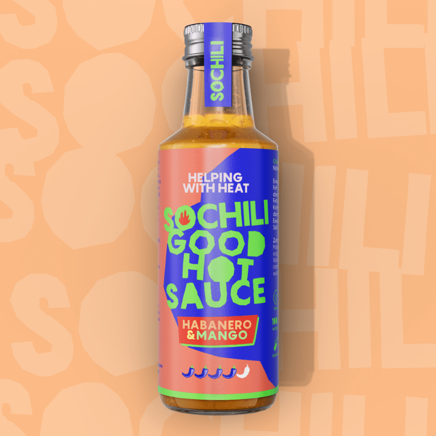 SOCHILI Habanero Mango Sauce vor rotem Hintergrund