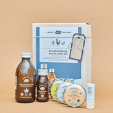 Plastikfreies All-in-One Set, vegan vor orangene Hintergrund