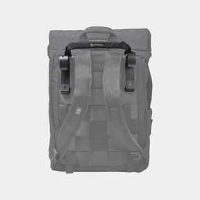 Fahrradhaken von Airpaq an einem Rolltop hinten befestigt 