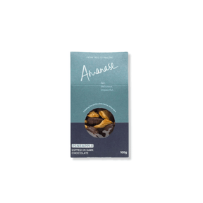 Dipped Ananas in dunkler Schokolade von Amanase – frontale Ansicht