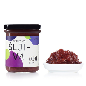 Sljiva von BioBalkan, rechts ein Schälchen mit dem Aufstrich