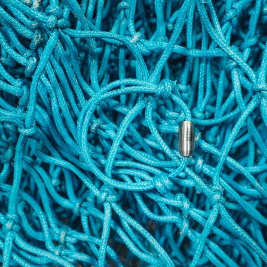 Das Größenverstellbares Bracenet Ionian Sea liegt auf einem blauen Fischernetz