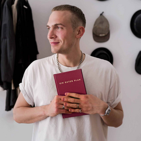 Person hält ein guter Plan in den Händen