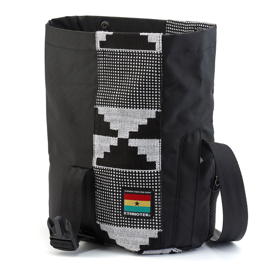 Moderne Bauchtasche Cyclo Travel Sling von Ethnotek – Kente von vorne, nach oben geöffnet