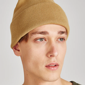 Person trägt Mütze – Fred Camel von Givn