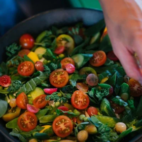 Good Places for Good People – Deutschland – Salat mit Tomaten und Kichererbsen