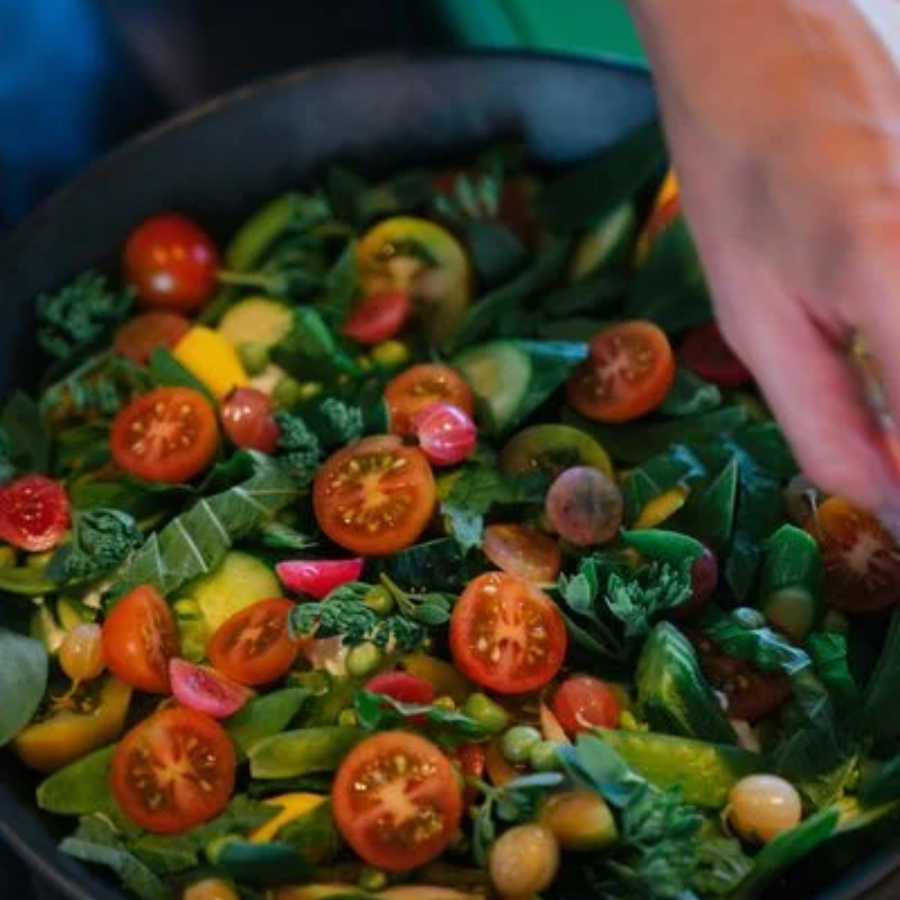 Good Places for Good People – Deutschland – Salat mit Tomaten und Kichererbsen