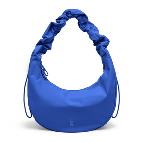 Moon Bag Ruffle von Got Bag – Monochrom Cobalt von vorne