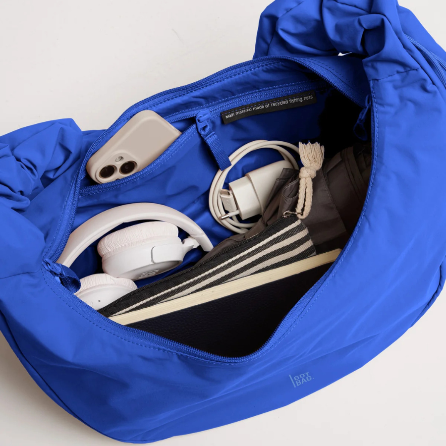 Moon Bag Ruffle von Got Bag – Monochrom Cobalt von Innen