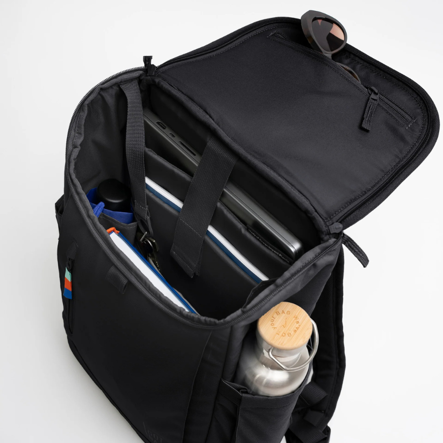 Serene Pack von Got Bag Black von oben, geöffnet