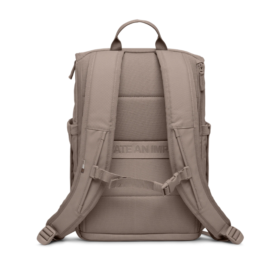 Serene Pack von Got Bag Monochrom Oyster von hinten