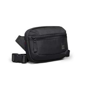 Sling Bag Small von Got Bag in schwarz von der Seite