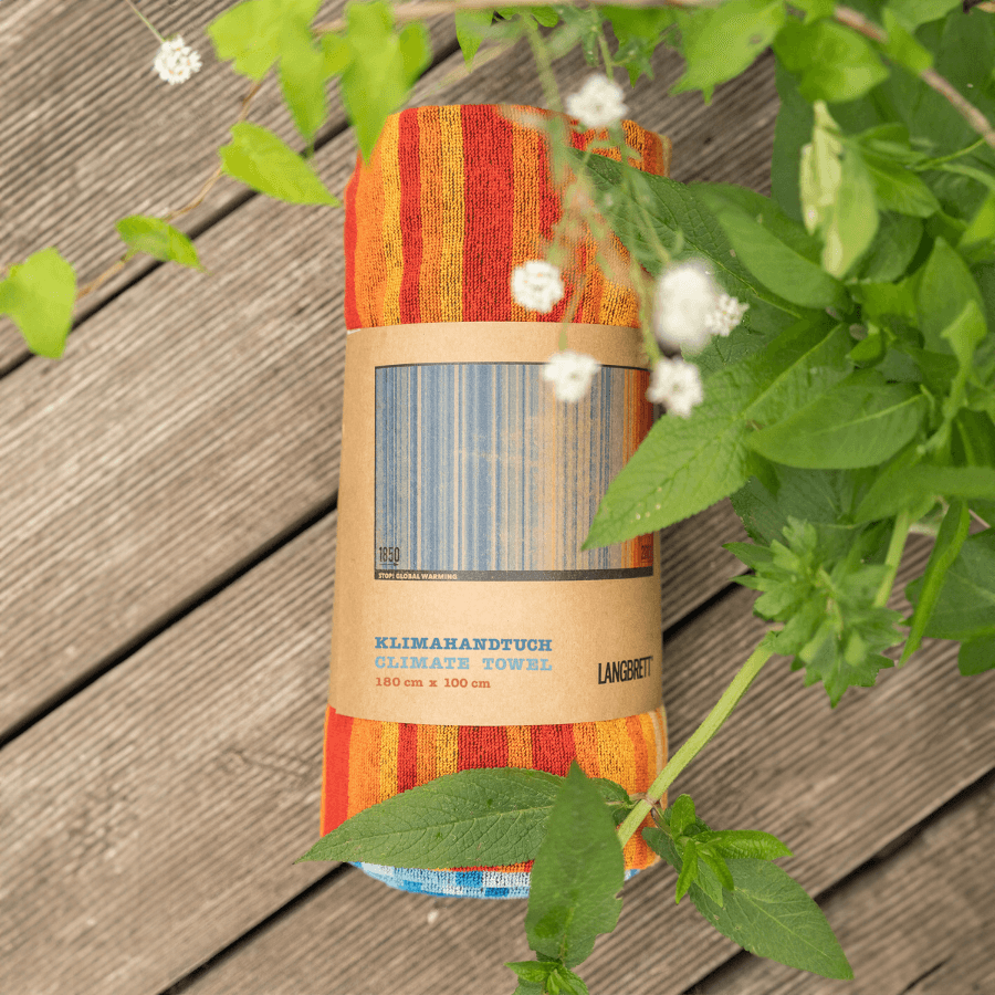 Langbrett Klimahandtuch 2024 zusammengerollt in Verpackung