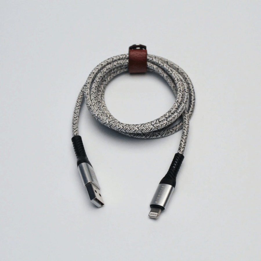 Syllucid USB Kabel A zu Lightning zusammengerollt