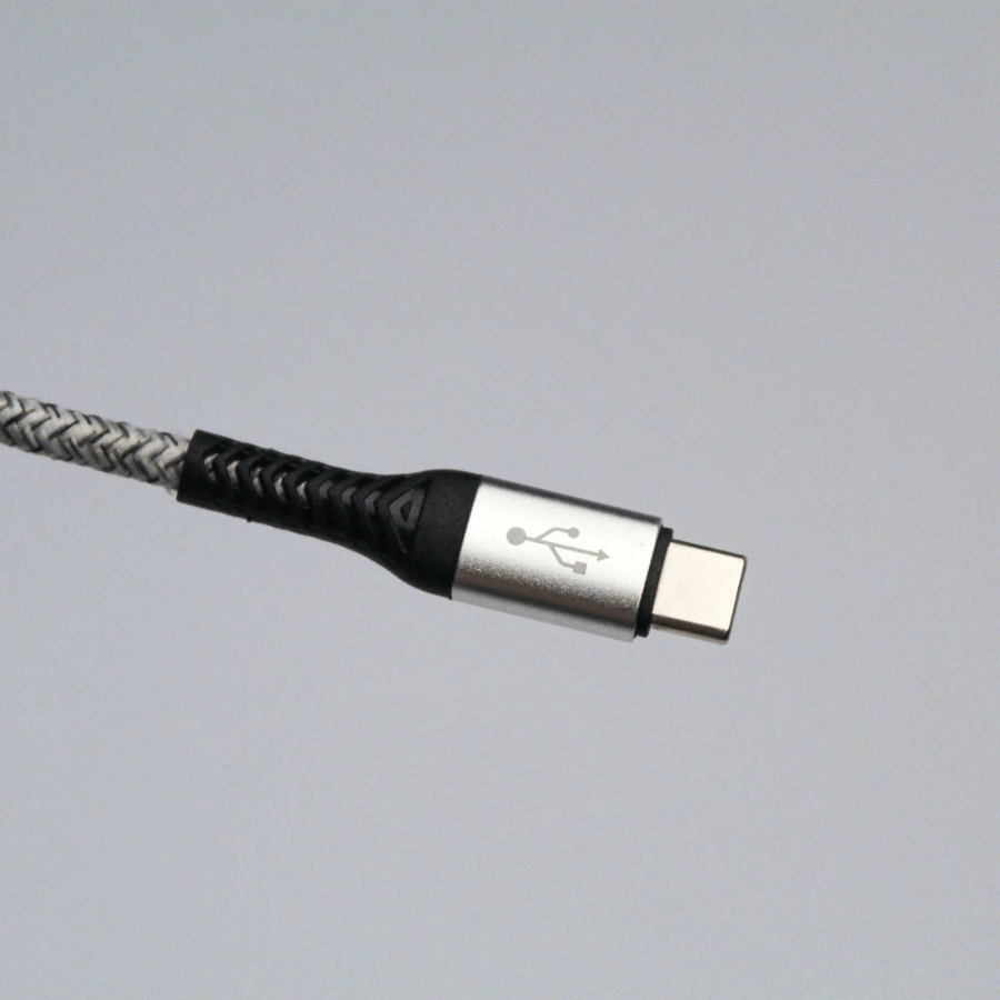 Eine Seite des Syllucid Origin USB C zu C Kabels