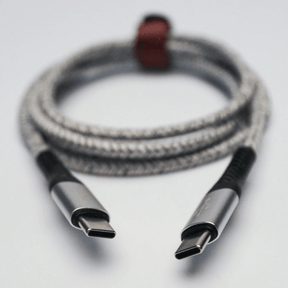 Syllucid Origin USB C zu C  zusammengerollt