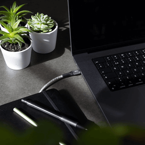 Syllucid Origin USB C zu C Kabel am Laptop