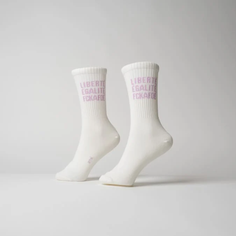 Statementsocken LIBERTÉ ÉGALITÉ FUCK AFD von arrel in lavender, am Fuß