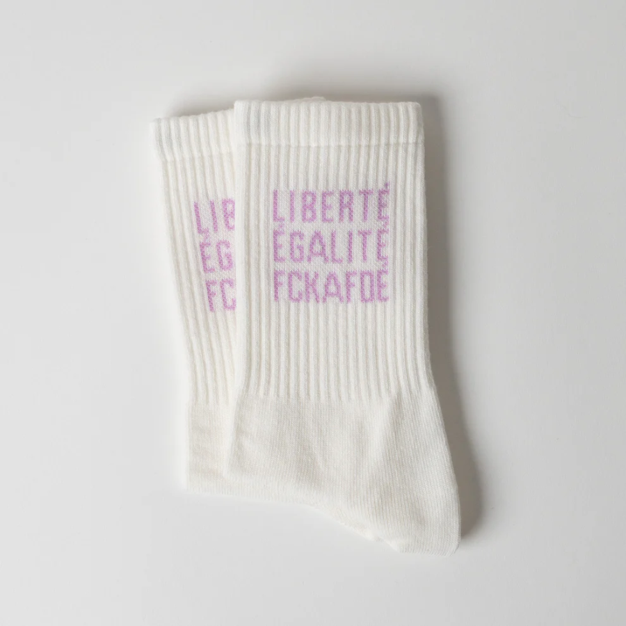 Statementsocken LIBERTÉ ÉGALITÉ FUCK AFD von arrel in lavender, gefaltet