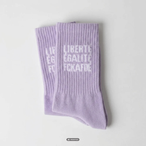 Statementsocken LIBERTÉ ÉGALITÉ FUCK AFD von arrel in lila, gefaltet