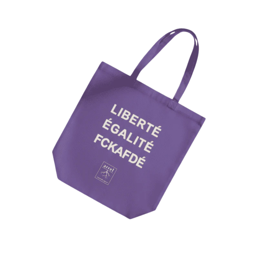 Tote Bag – LIBERTÉ ÉGALITÉ FUCK AFD von arrel. Purple mit heller Schrift vor weißem Hintergrund