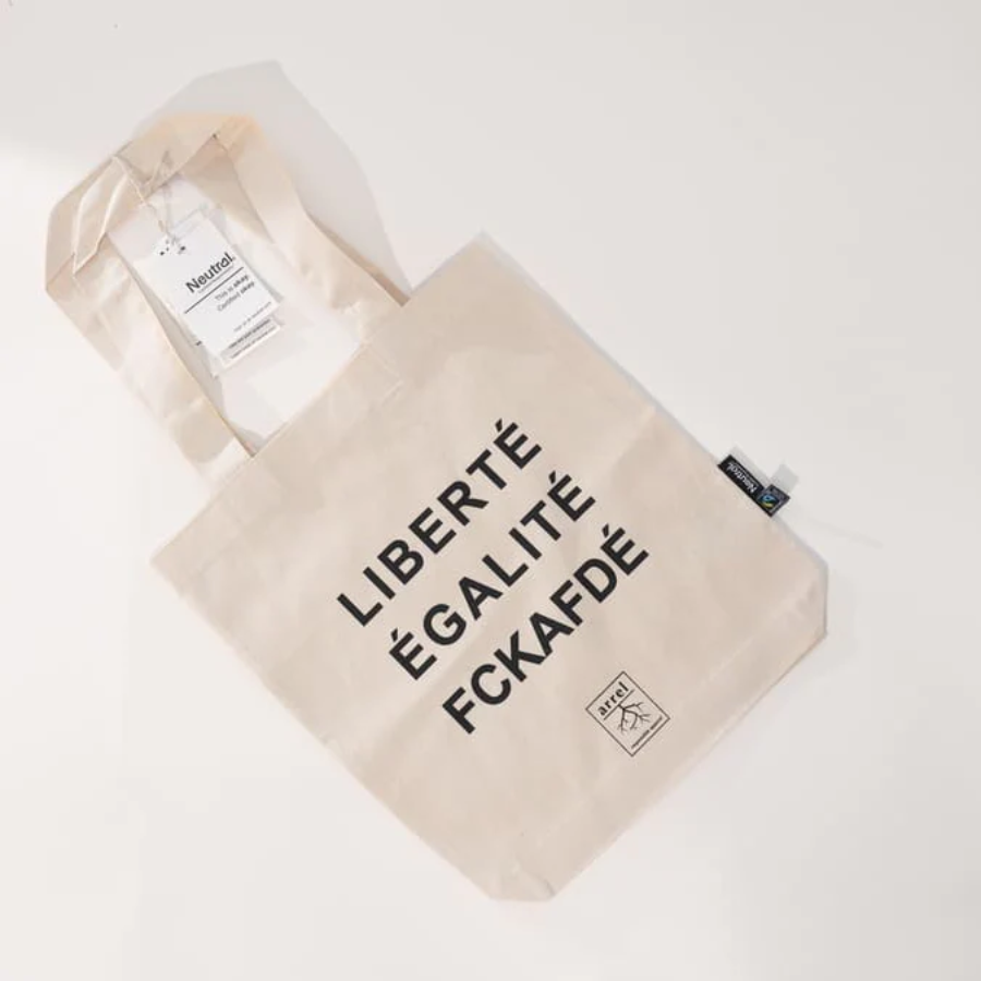 Tote Bag – LIBERTÉ ÉGALITÉ FUCK AFD von arrel. Natur vor weißem Hintergrund