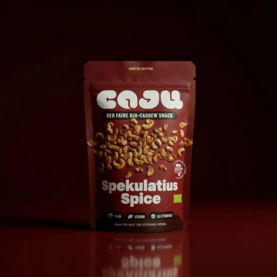 Cashews – Spekulatius Spice von caju, dunkler Hintergrund