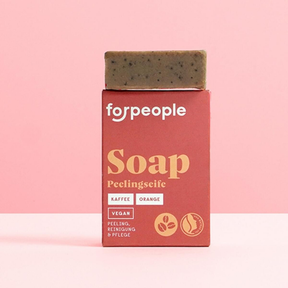 Feste Pflegeseife mit Peeling - Kaffee & Orange von forpeople, roter Hintergrund