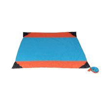 Outdoor Decke (Beach Blanked) von Ticket to the Moon – Aqua/Orange ausgebreitet