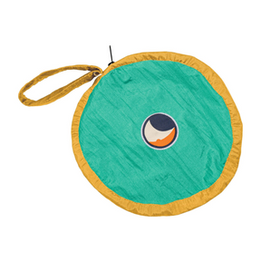 Outdoor Decke (Beach Blanked) von Ticket to the Moon – Green/Dark Yellow zusammengefaltet