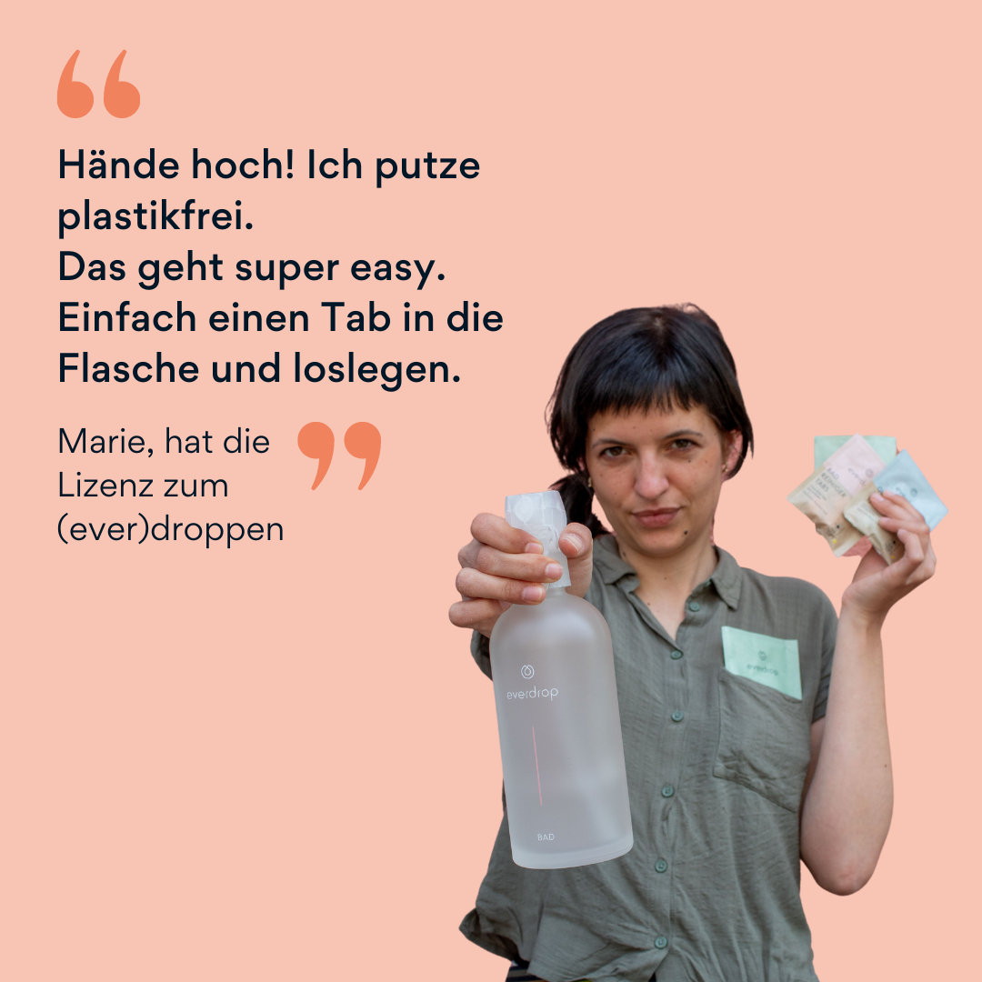 Bild von Marie mit everdrop Reinigungstabs und Glasflasche