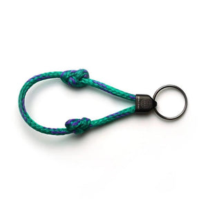 Grüner Schlüsselanhänger mit schwarzem Ring