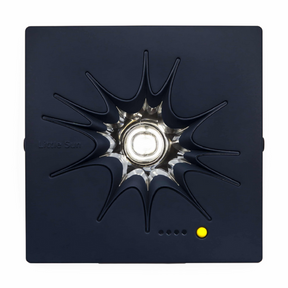 LED-Lampe der Little Sun Charge Solar Powerbank von vorne.