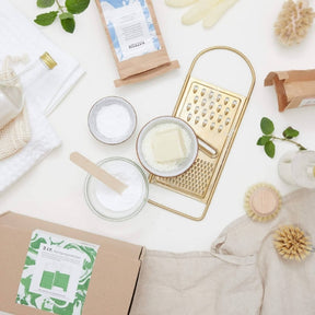Original Unverpackt Do-it-yorself-Reinigungsset in Benutzung zur Herstellung