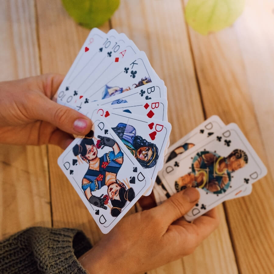 Spielköpfe Doppelkopf Kartendeck beim Spielen