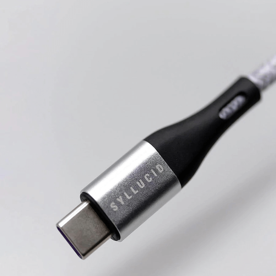 Syllucid USB Kabel ein Ende mit USB-C Adapter Nahaufnahme